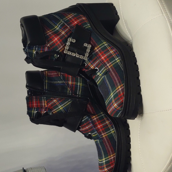 Boots Gianni Bini Red Pop-Star Plaid Rhinestone Buckle Lug Sole Hiking Shoes New - Picture 4 of 5